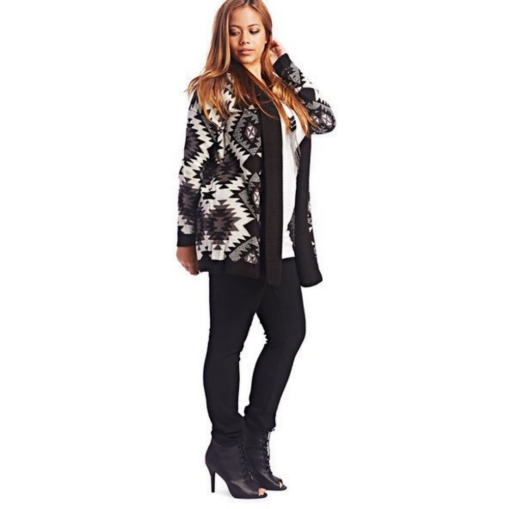 Plus Size Geo Knit Cardigan